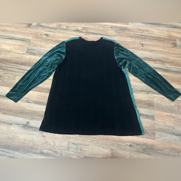 AHNI Wearable Art Graphic Velvet Sleeve Top - Picture 6 of 9